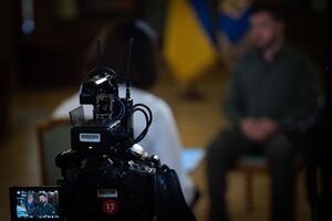 Путин "отдает приказы", но это "не освобождает его от ответственности", отметил Зеленский (на фото)