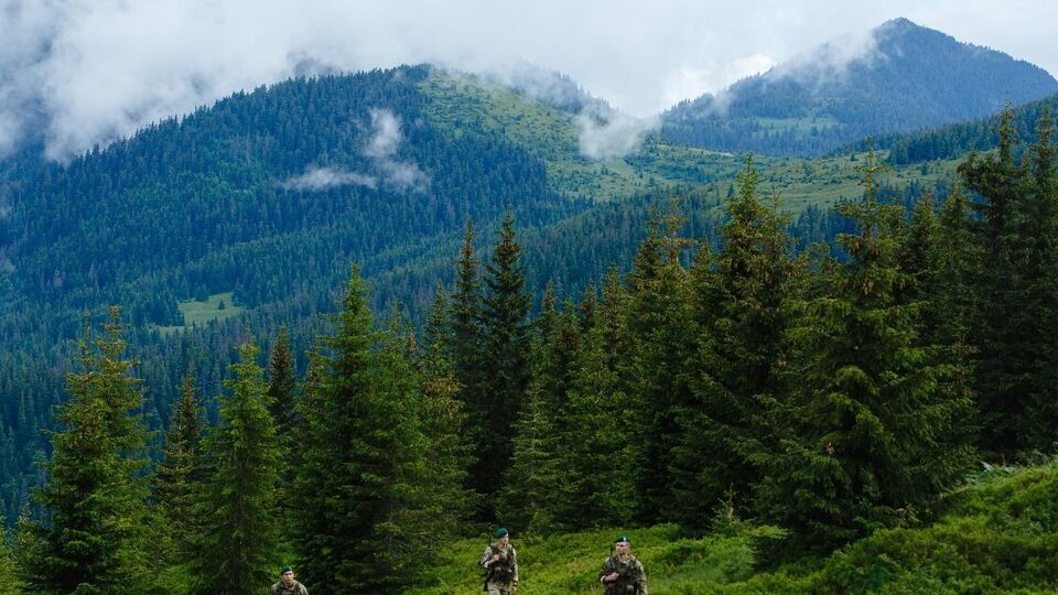 Минулої доби прикордонники відділу "Ділове" затримали в горах майже 20 чоловіків призовного віку, зазначили 21 липня в ДПСУ