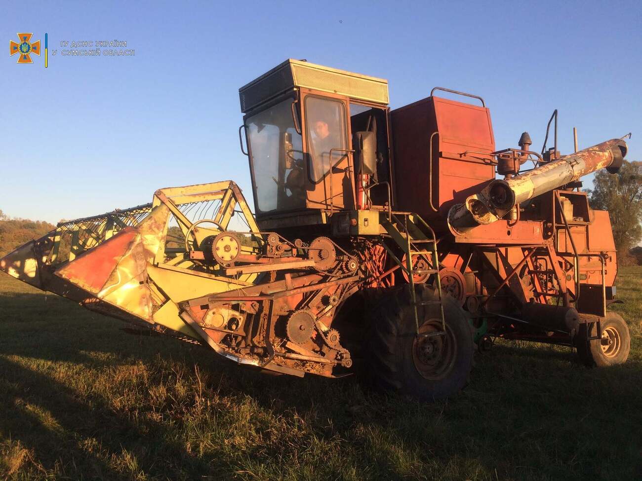 Окупанти атакували комбайн на території Білопільської громади, зазначили у прокуратурі