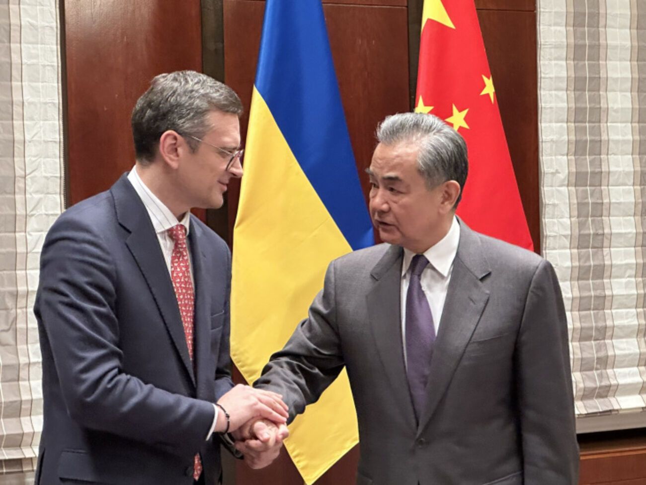 Кулеба проведе переговори з китайським колегою Ван І