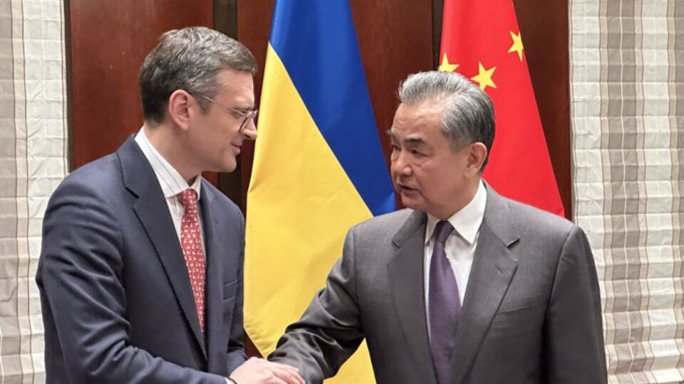 Кулеба проведе переговори з китайським колегою Ван І