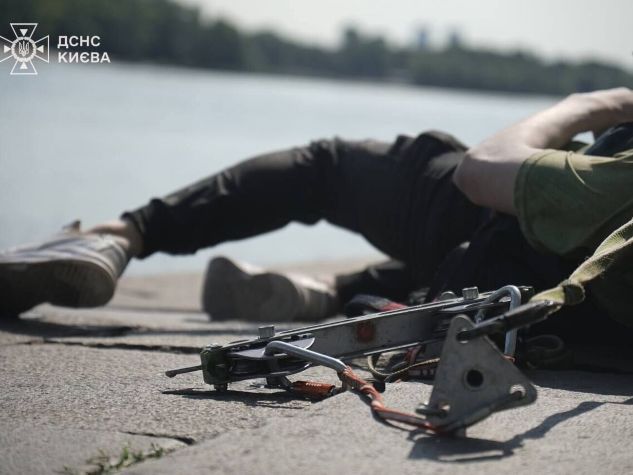 У Києві знайшли тіло хлопця, який упав у Дніпро через обрив канатної дороги