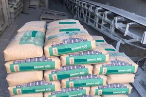 Директорка "Укрцементу" наголосила, що цемент – це продукція, необхідна для відновлення інфраструктури, включно з енергетичною, а також для будівництва захисних споруд для військових