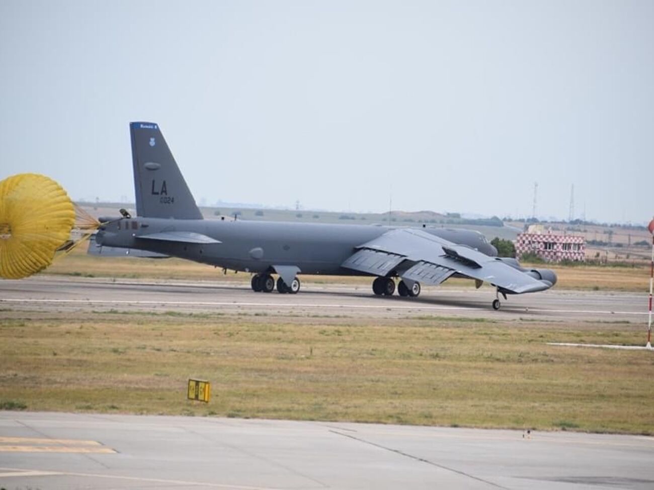 Два B-52 впервые приземлились на авиабазе в Румынии