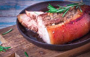 Намного вкуснее грудинка та, что приготовленна в рукаве