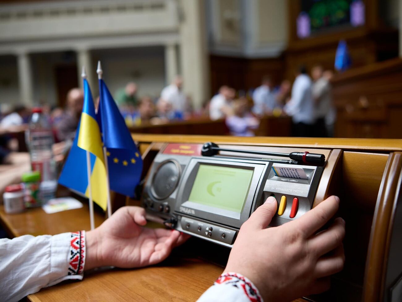 Принятые законопроекты будут действовать до 9 ноября