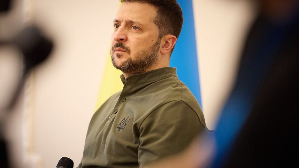 Зеленський зустрівся з військовим командуванням