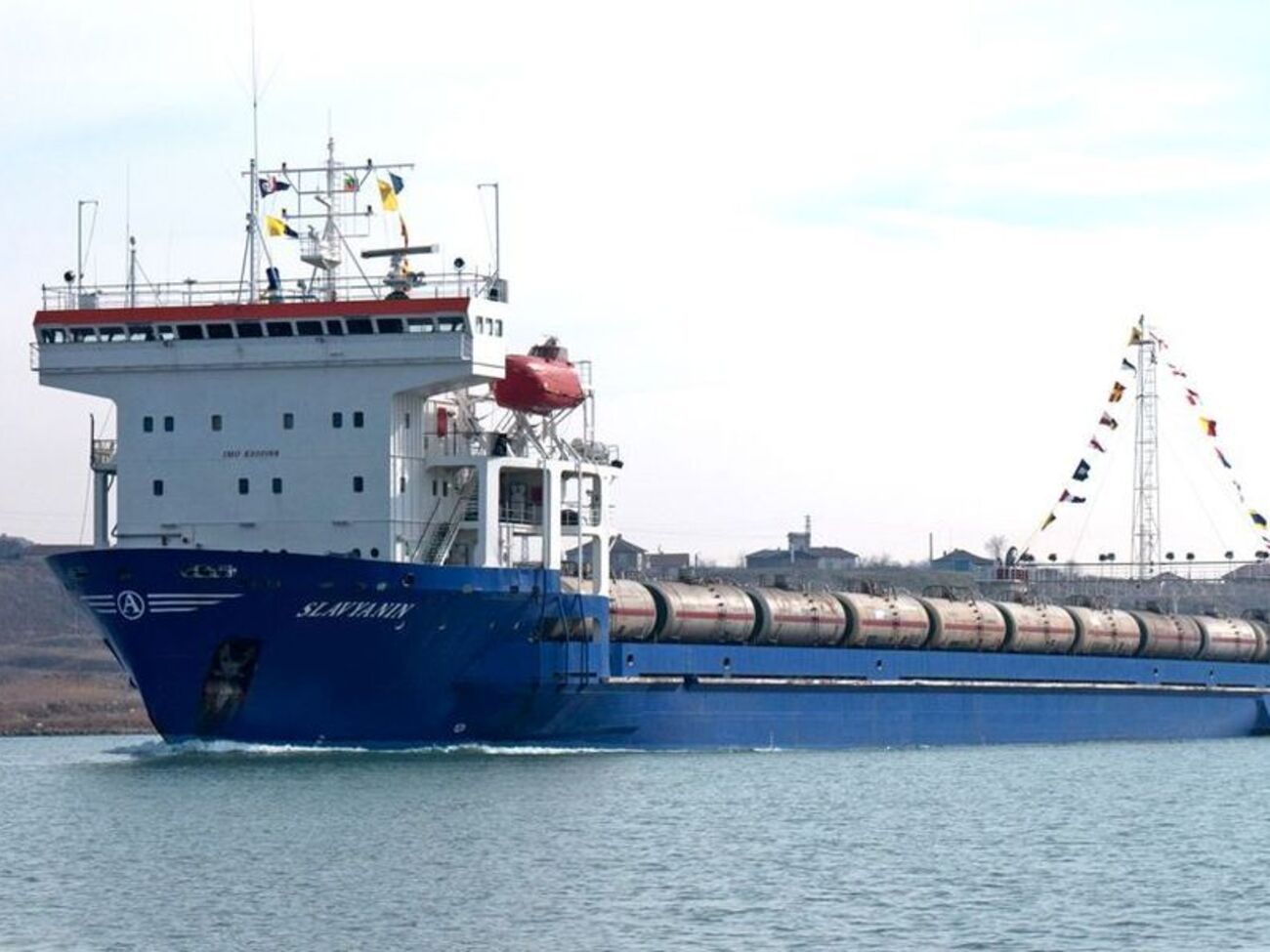 По данным Генштаба, поврежден паром "Славянин"