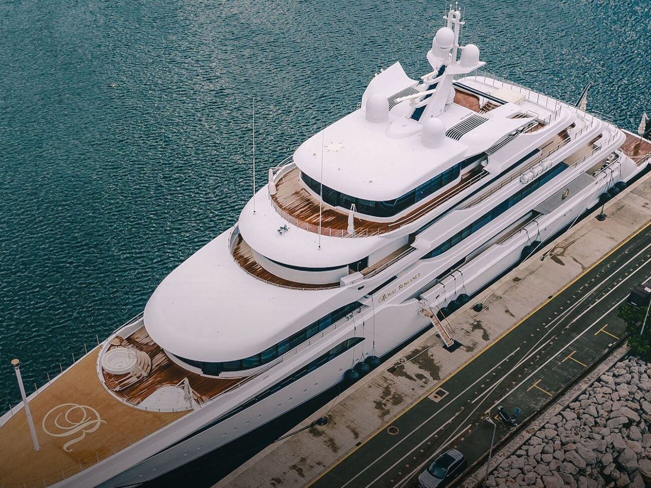Яхта Royal Romance не может покинуть территорию ЕС