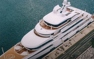 Яхта Royal Romance не может покинуть территорию ЕС