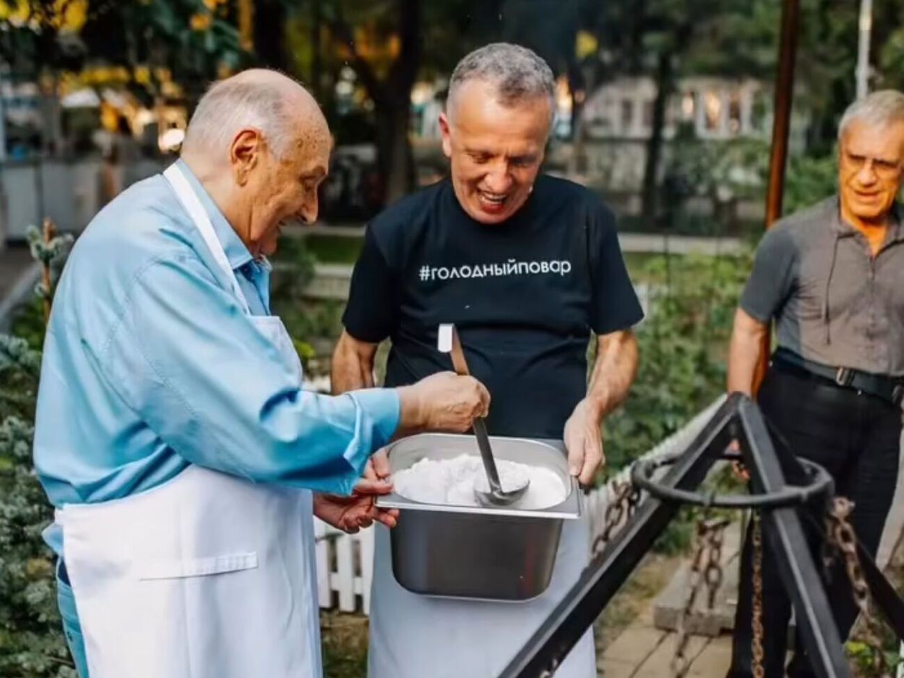 Савва Лібкін і Михайло Жванецький разом зварили 100 кілограмів раків