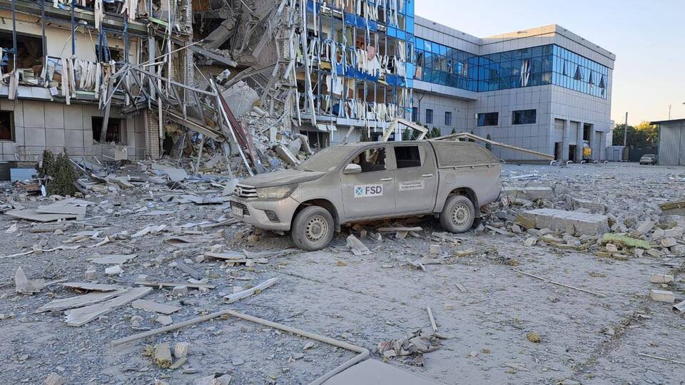 У будівлі знищено фасад і перекриття на кількох поверхах