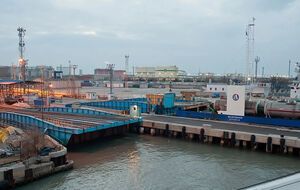 Вывод из строя паромов, даже временный, приводит к увеличению расходов, а также снижает гибкость России в транспортировке топлива, боеприпасов и оборудования через Керченский пролив, сообщили в британской разведке