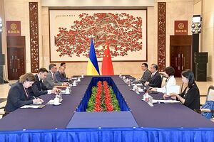 Кулеба в Китаї провів переговори з Ван І