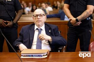 На нещодавньому судовому засіданні адвокати Вайнштейна заявили, що в нього поганий стан здоров'я, і попросили перевести його з в'язниці до лікарні