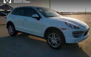 Елітні автомобілі мали поповнити автопарк ЗСУ, натомість їх продали за готівку