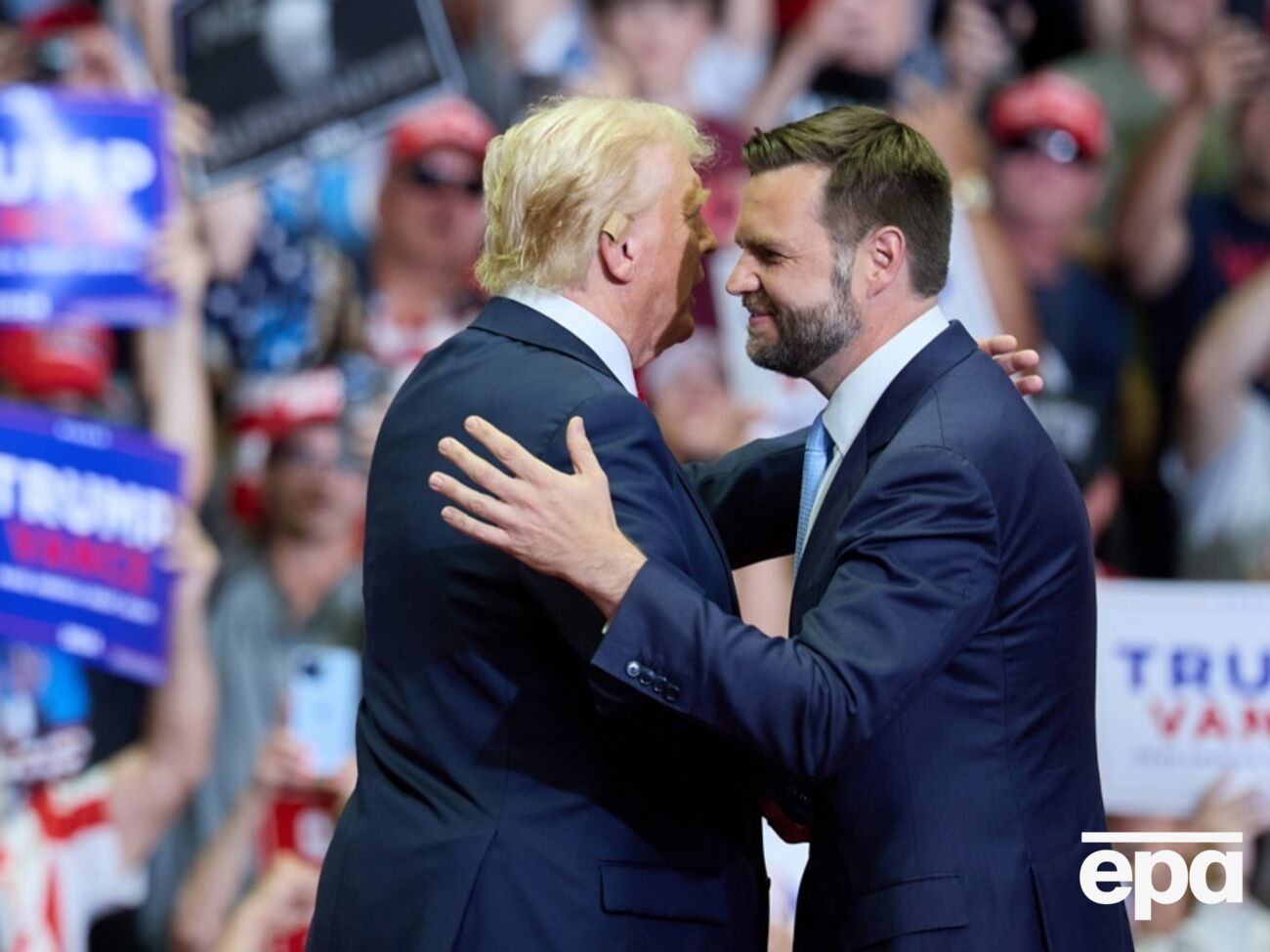 17 июля Вэнс стал кандидатом в вице-президенты при Трампе