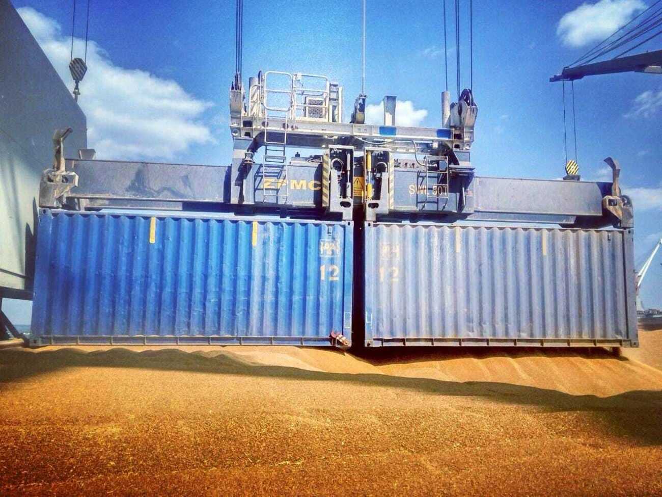 За 11 місяців роботи українського коридору експортовано 40,6 млн тонн зерна до 46 країн світу