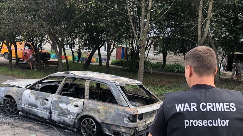 Через російський удар у Глухові пошкоджено багатоквартирні й приватні будинки, навчальний заклад, магазин, транспортні засоби, розповіли у прокуратурі