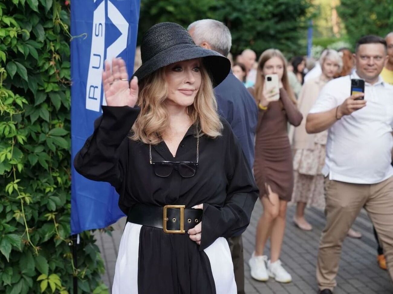 Пугачова відвідала відкриття фестивалю без Галкіна