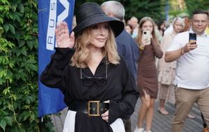 Пугачова відвідала відкриття фестивалю без Галкіна