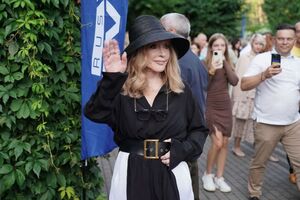 Пугачова відвідала відкриття фестивалю без Галкіна