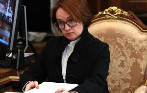 Дефицит кадров и мощностей для производства может привести к ситуации, когда темпы роста экономики будут замедляться, отметила Набиуллина