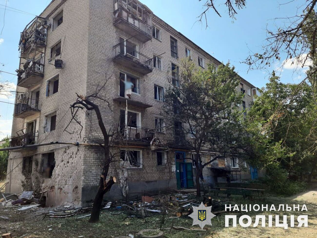 Оккупанты применили авиабомбы по центру города