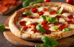 Ферментированное дрожжевое тесто придает пицце насыщенный вкус