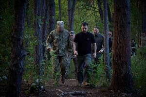 Президент приехал на харьковское направление фронта