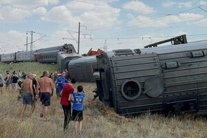 В железнодорожной аварии пострадало около 10 человек