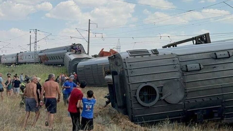 В железнодорожной аварии пострадало около 10 человек