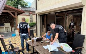 По данным следствия, чиновники могли завладеть 3,9 млн грн бюджетных средств