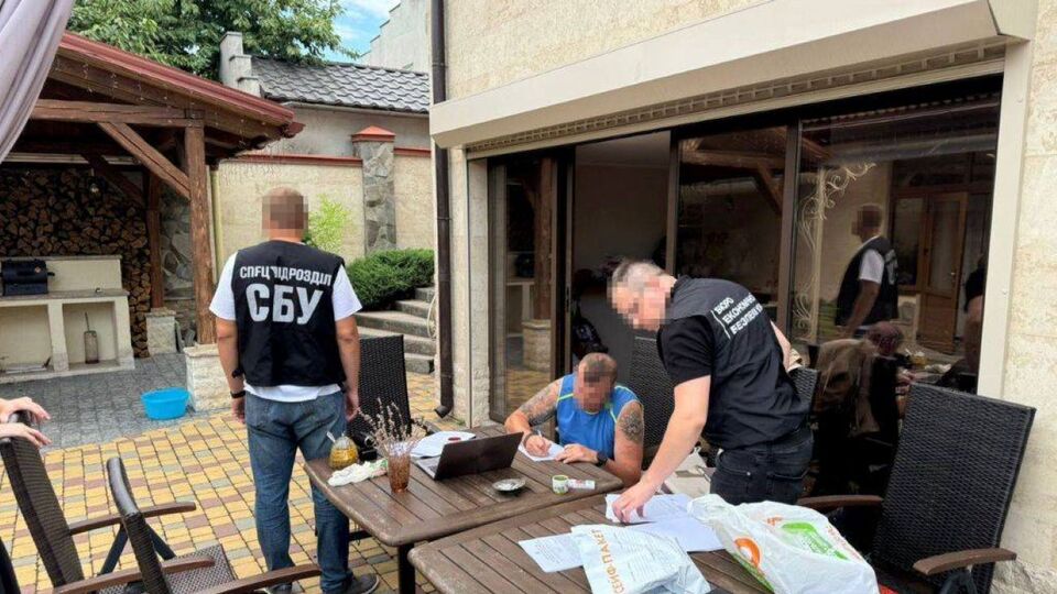 По данным следствия, чиновники могли завладеть 3,9 млн грн бюджетных средств