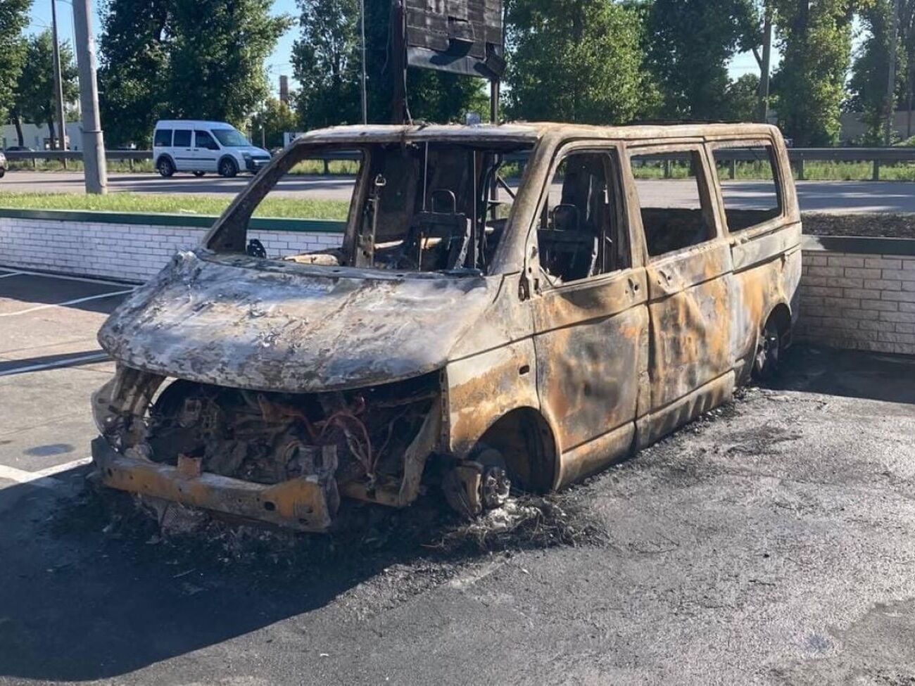 По словам Ковач, поджигали автомобиль три человека