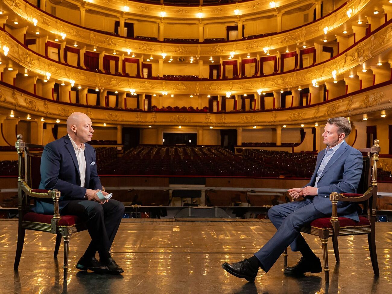 Соловʼяненко: Один високий керівник просив прилаштувати знайому співачку в оперу. Я кажу: “А я хочу в професійній футбольній команді вийти на поле“. Він насупився… – “Я її прилаштую в естраду”