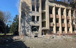 Войска РФ нанесли авиаудары по Боровой, повреждено здание Боровского поселкового совета