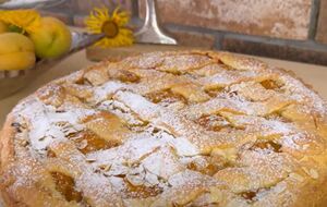 Выпекайте пирог в духовке, разогретой до 180 °С, около 50 минут