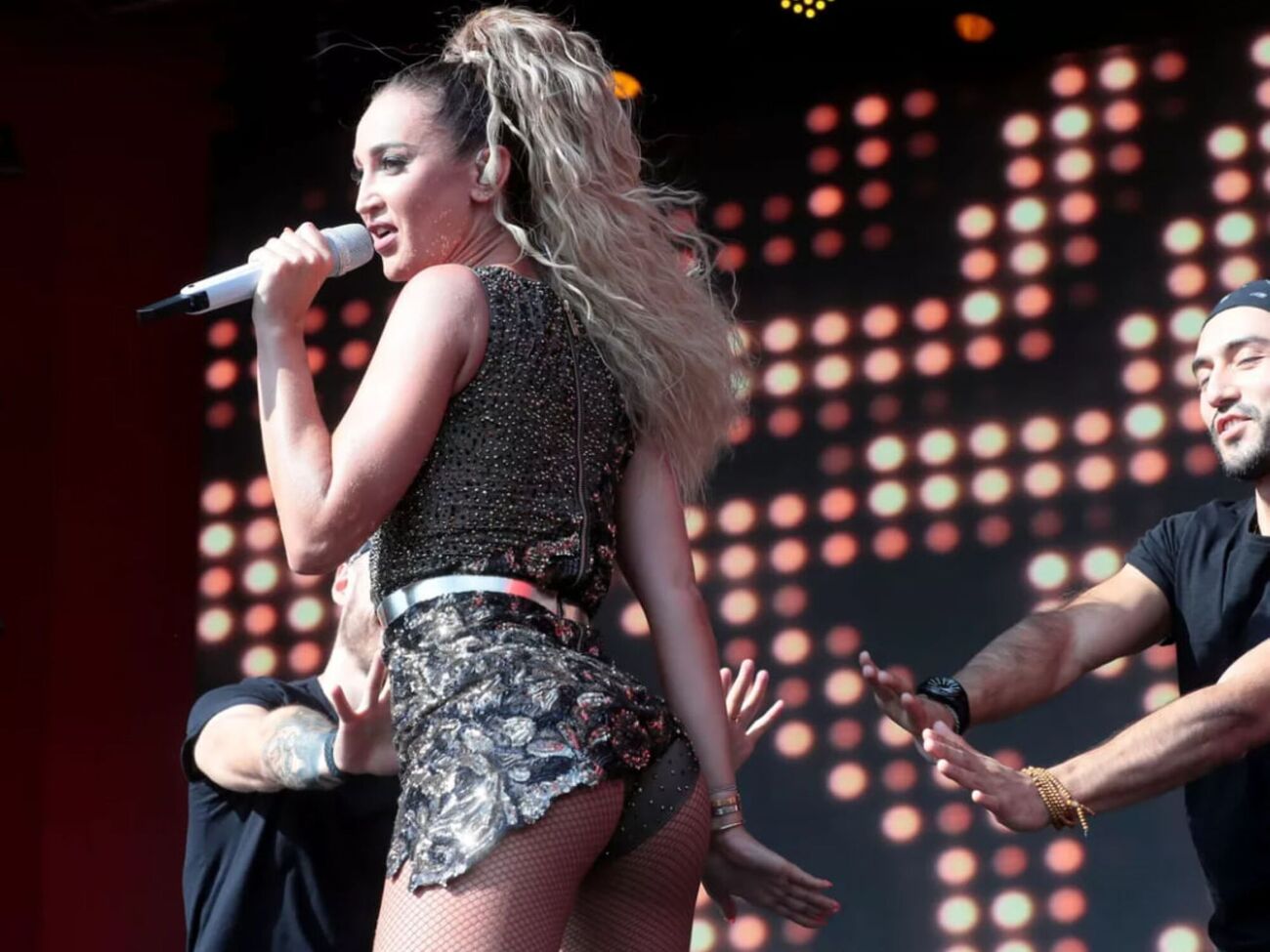 Путіністка Бузова спровокувала скандал у російському мінкульті