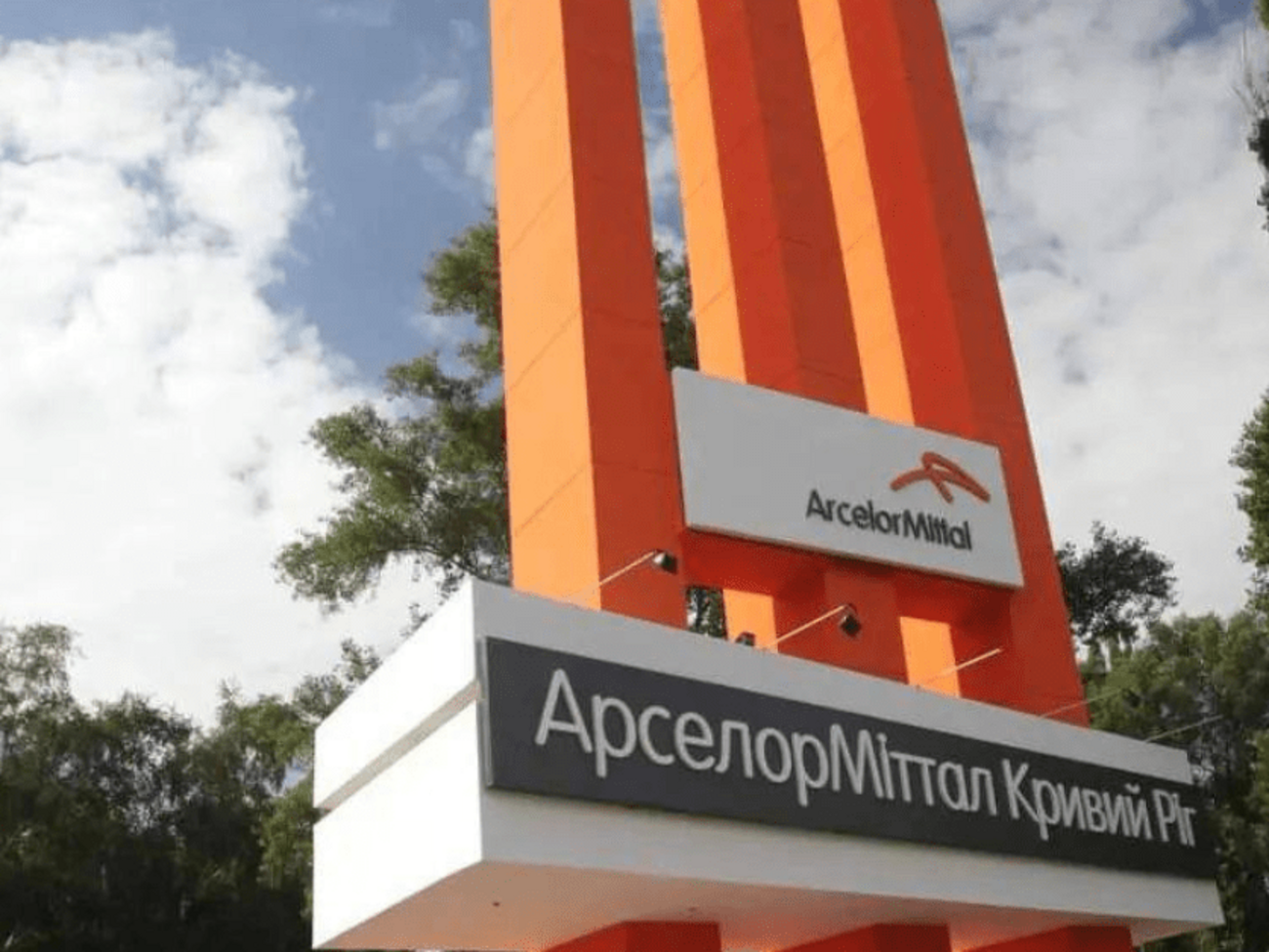 Предприятие будет вынуждено значительно сокращать производство и отправить в простой ориентировочно 1200 сотрудников, сообщили в компании