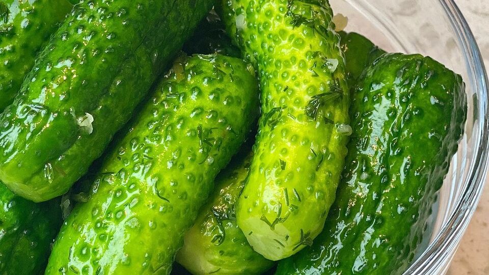 Огурцы нужно переворачивать, чтобы они просолились
