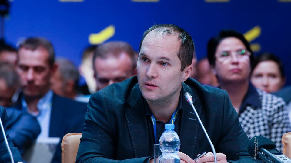 Юрий Бутусов: Если какие-то группировки у власти не поделили деньги, если эти подрядные организации не подходят, то заменяйте их, но не останавливайте работы