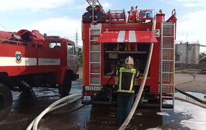 На месте прилета горело три резервуара