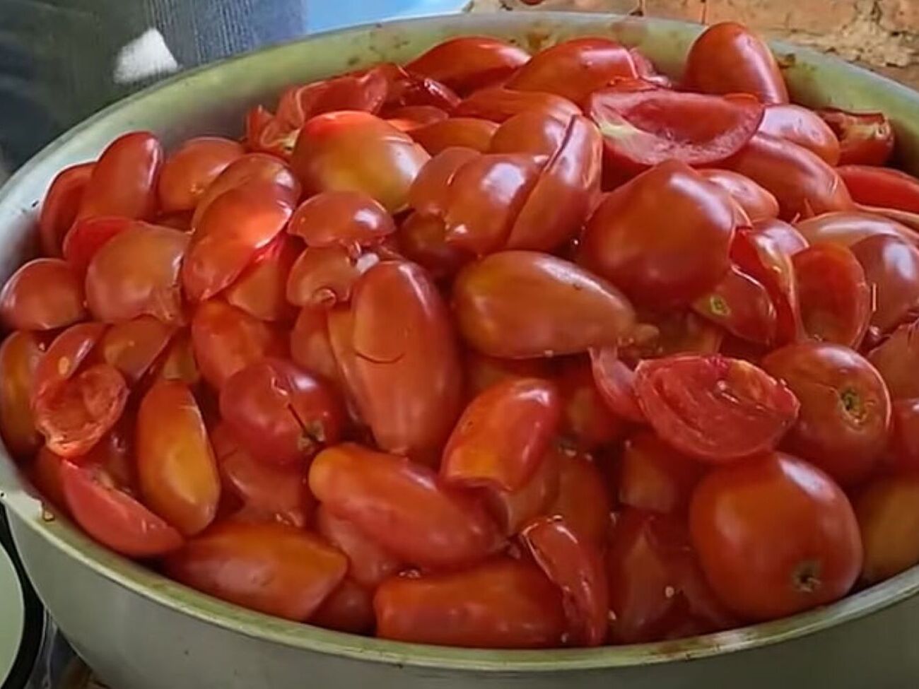 Блогер порекомендував варити томатний сік щонайменше чотири години