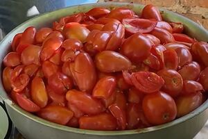 Блогер порекомендовал варить томатный сок не менее четырех часов