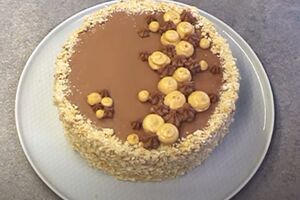 Торт должен настояться в холодильнике несколько часов