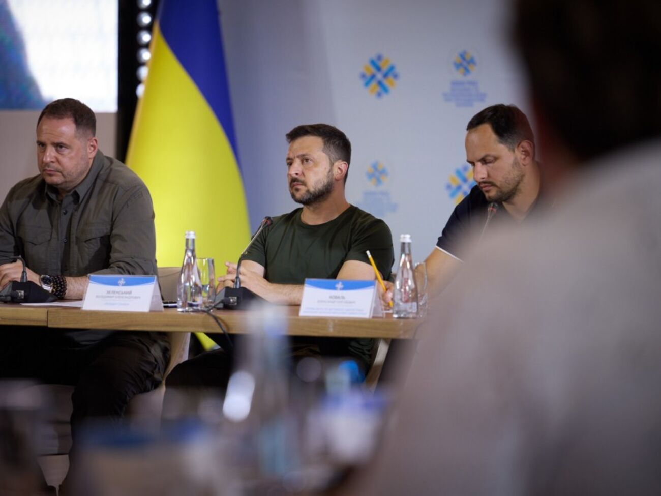 Приоритет для Украины – обеспечение защиты промышленных и экономических центров достаточным количеством систем ПВО, отметил Зеленский