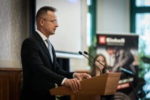 Сійярто заявляв, що через нафту Угорщина блокуватиме допомогу ЄС Україні