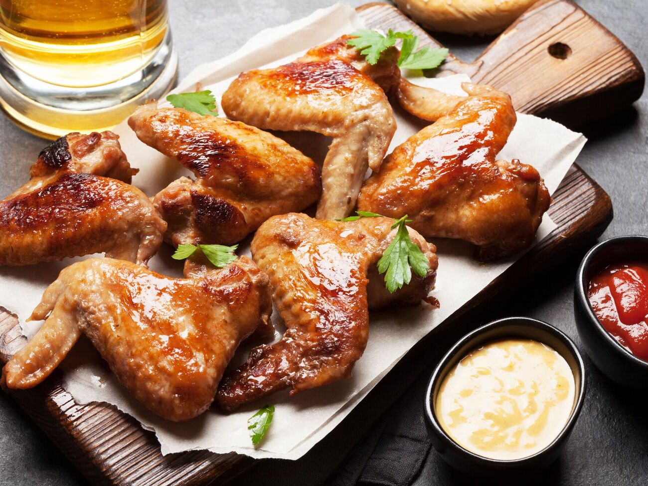 Крылья должны мариноваться 10-12 часов