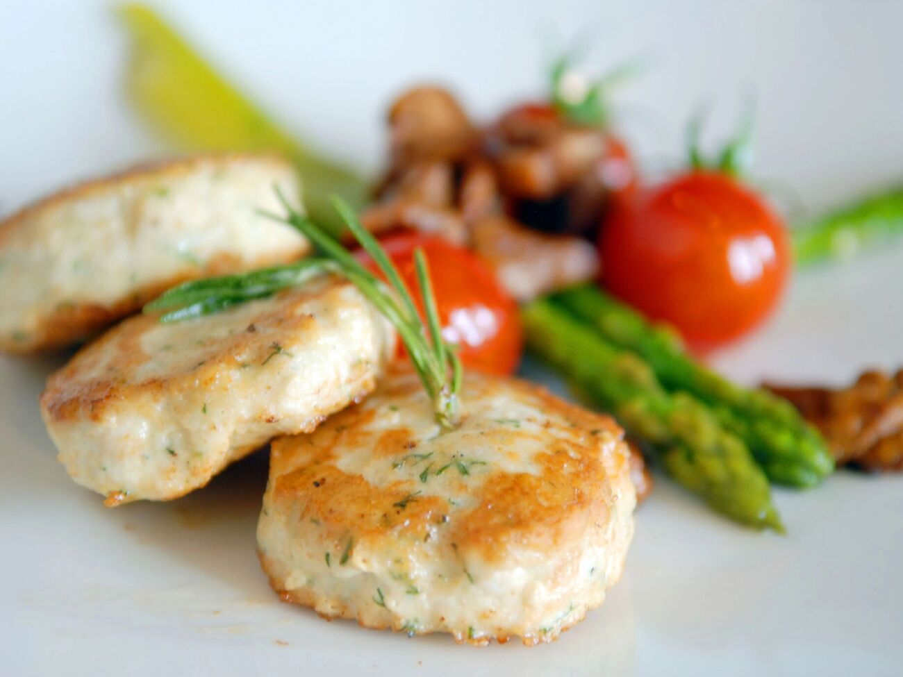 Котлеты жарят до золотистого цвета